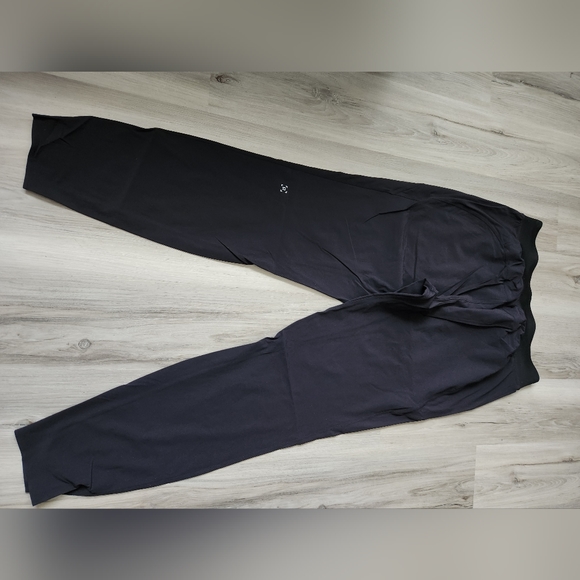 Lululemon in mind pant - Picture 2 of 5